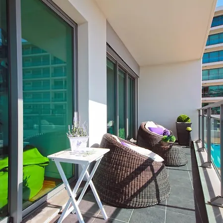 Monumental With Pool By Hr Madeira